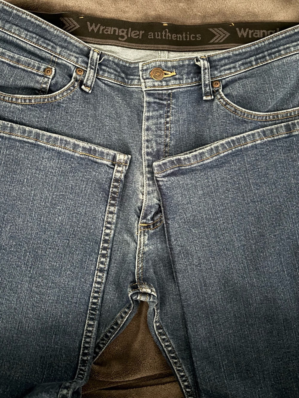 Wrangler Relaxed Fit Medium Blue Men's Jeans
